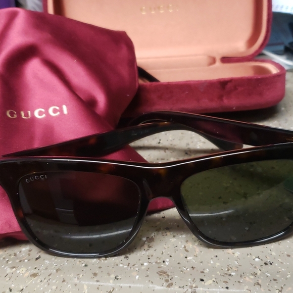 Gucci suglasses - Picture 1 of 6